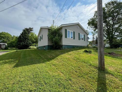 21 Grandview Ave, Trenton, NS 