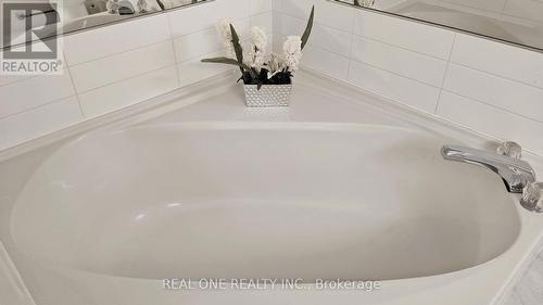 1709 - 400 Webb Drive, Mississauga, ON -  Photo Showing Bathroom