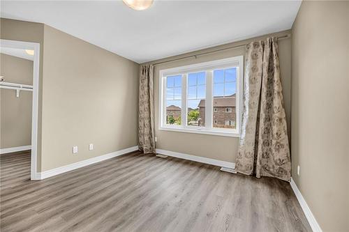 323 Silverwood Avenue, Welland, ON - Indoor Photo Showing Other Room