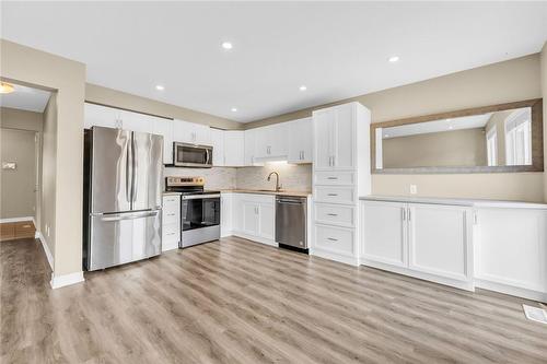 323 Silverwood Avenue, Welland, ON - Indoor Photo Showing Kitchen With Stainless Steel Kitchen