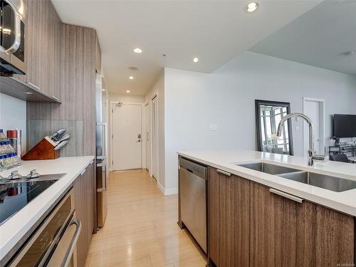 1602-728 Yates St, Victoria, BC - Indoor Photo Showing Kitchen With Upgraded Kitchen