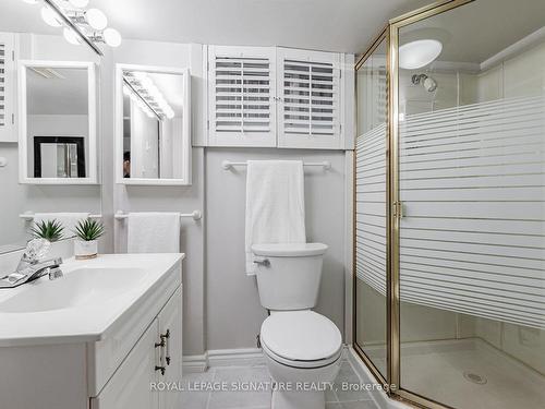 31 Catalina Dr, Toronto, ON - Indoor Photo Showing Bathroom