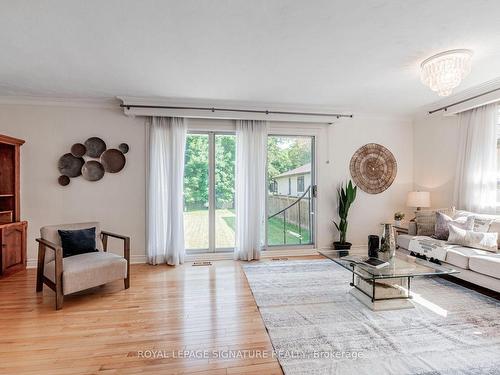 31 Catalina Dr, Toronto, ON - Indoor Photo Showing Living Room