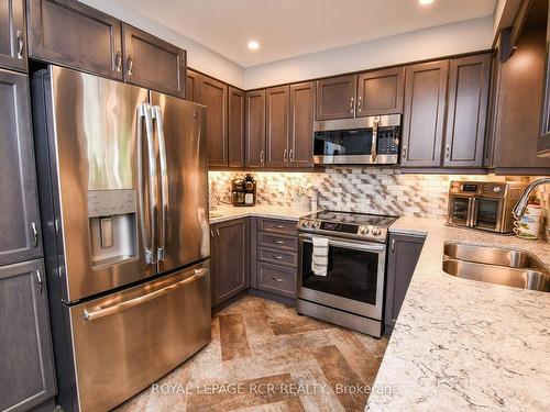 30 Marsellus Dr, Barrie, ON - Indoor Photo Showing Kitchen With Double Sink With Upgraded Kitchen