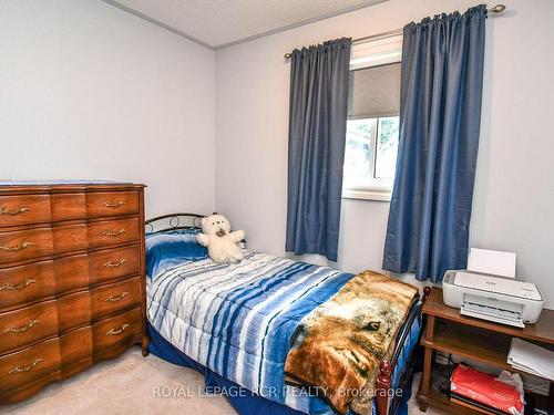 30 Marsellus Dr, Barrie, ON - Indoor Photo Showing Bedroom