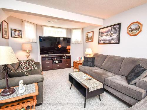 30 Marsellus Dr, Barrie, ON - Indoor Photo Showing Living Room