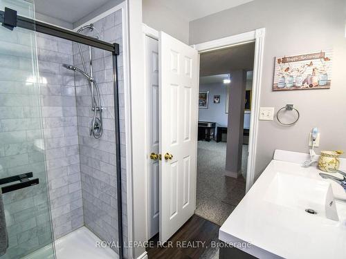 30 Marsellus Dr, Barrie, ON - Indoor Photo Showing Bathroom