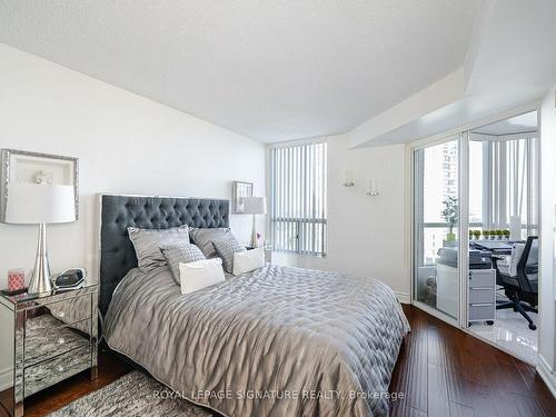 906-4470 Tucana Crt, Mississauga, ON - Indoor Photo Showing Bedroom