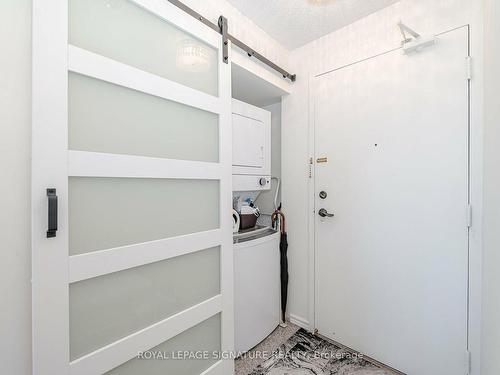 906-4470 Tucana Crt, Mississauga, ON - Indoor Photo Showing Other Room