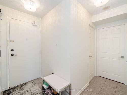 906-4470 Tucana Crt, Mississauga, ON - Indoor Photo Showing Other Room