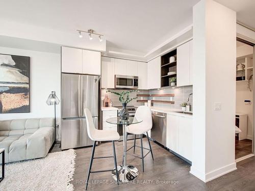 1808-4675 Metcalfe Ave, Mississauga, ON - Indoor Photo Showing Kitchen