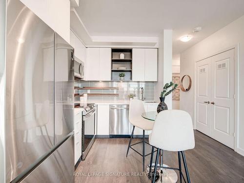 1808-4675 Metcalfe Ave, Mississauga, ON - Indoor Photo Showing Kitchen