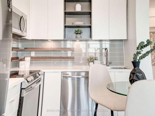 1808-4675 Metcalfe Ave, Mississauga, ON - Indoor Photo Showing Kitchen