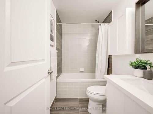 1808-4675 Metcalfe Ave, Mississauga, ON - Indoor Photo Showing Bathroom