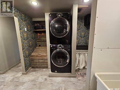 402 2Nd Avenue W, Meadow Lake, SK - Indoor Photo Showing Laundry Room