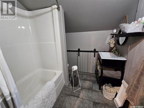 402 2Nd Avenue W, Meadow Lake, SK - Indoor Photo Showing Bathroom