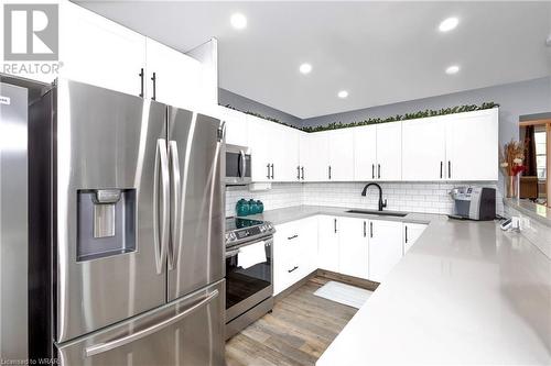 70 Stanley Street, Cambridge, ON - Indoor Photo Showing Kitchen With Upgraded Kitchen