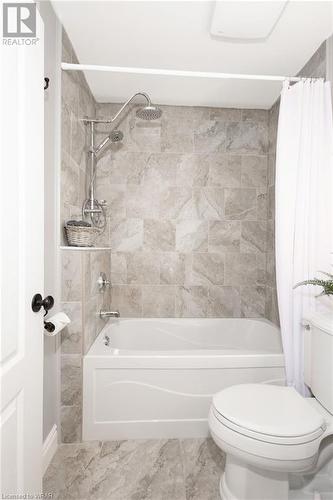 70 Stanley Street, Cambridge, ON - Indoor Photo Showing Bathroom