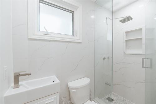 5662 Wesson Road, New Tecumseth, ON - Indoor Photo Showing Bathroom