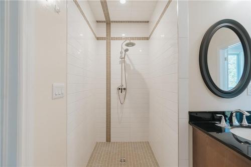 5662 Wesson Road, New Tecumseth, ON - Indoor Photo Showing Bathroom