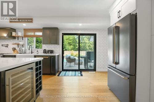 2 Spearin Court, Barrie, ON - Indoor Photo Showing Kitchen With Upgraded Kitchen