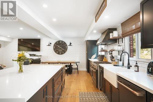 2 Spearin Court, Barrie, ON - Indoor Photo Showing Kitchen With Upgraded Kitchen