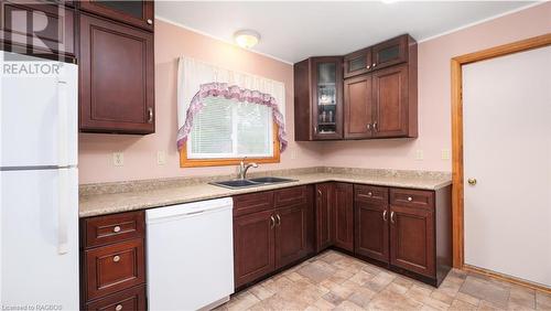 15 Brackenbury Street, Markdale, ON - Indoor Photo Showing Kitchen With Double Sink