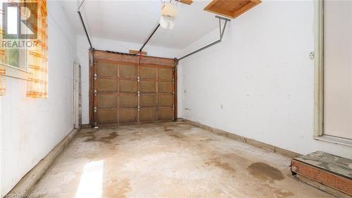 15 Brackenbury Street, Markdale, ON - Indoor Photo Showing Garage