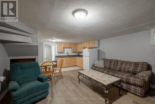 1625 Mardell Street, London, ON - Indoor Photo Showing Living Room