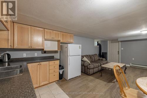 1625 Mardell Street, London, ON - Indoor Photo Showing Kitchen With Double Sink