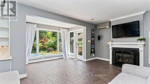 101 Metcalfe Street, St. Thomas (Sw), ON - Indoor Photo Showing Living Room With Fireplace