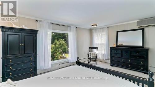 101 Metcalfe Street, St. Thomas (Sw), ON - Indoor Photo Showing Bedroom