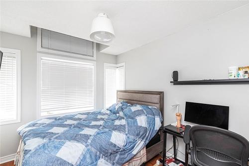 4825 Verdi Street, Burlington, ON - Indoor Photo Showing Bedroom