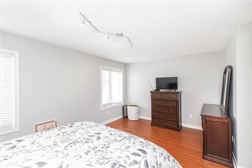 4825 Verdi Street, Burlington, ON - Indoor Photo Showing Bedroom