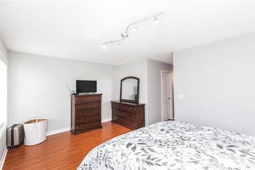 4825 Verdi Street, Burlington, ON - Indoor Photo Showing Bedroom