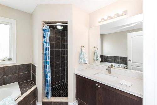 4825 Verdi Street, Burlington, ON - Indoor Photo Showing Bathroom