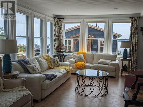 33 Main Road, Freshwater, NL - Indoor Photo Showing Living Room