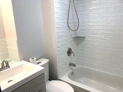 431 Bernard St, Thunder Bay, ON - Indoor Photo Showing Bathroom