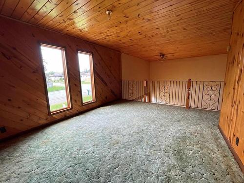 550 Wardrope Avenue, Thunder Bay, ON - Indoor Photo Showing Other Room