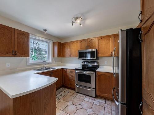 Cuisine - 7062 Rue Des Bégonias, Longueuil (Saint-Hubert), QC - Indoor Photo Showing Kitchen With Double Sink