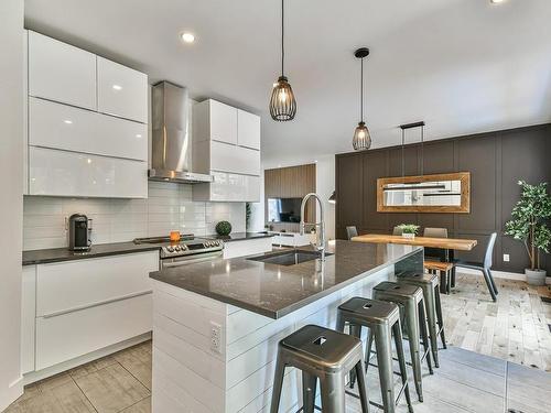 Dinette - 4420 Rue Bigras, Terrebonne (Terrebonne), QC - Indoor Photo Showing Kitchen With Upgraded Kitchen