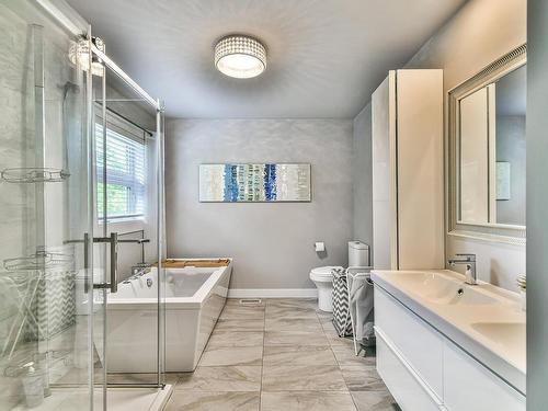 Ensuite bathroom - 4420 Rue Bigras, Terrebonne (Terrebonne), QC - Indoor Photo Showing Bathroom