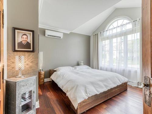 Master bedroom - 107 Rue St-Pierre E., Saint-Sauveur, QC - Indoor Photo Showing Bedroom