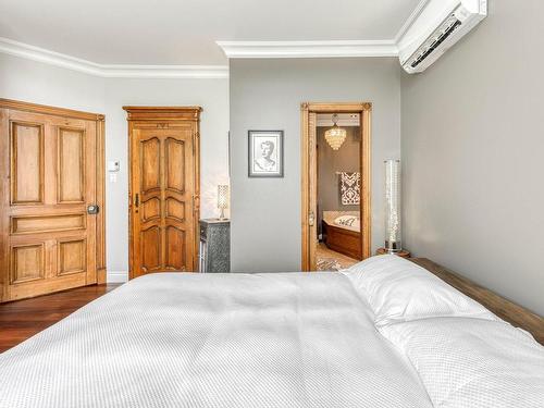Master bedroom - 107 Rue St-Pierre E., Saint-Sauveur, QC - Indoor Photo Showing Bedroom