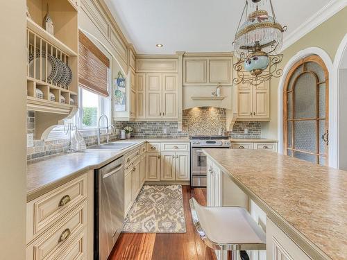 Cuisine - 107 Rue St-Pierre E., Saint-Sauveur, QC - Indoor Photo Showing Kitchen With Upgraded Kitchen