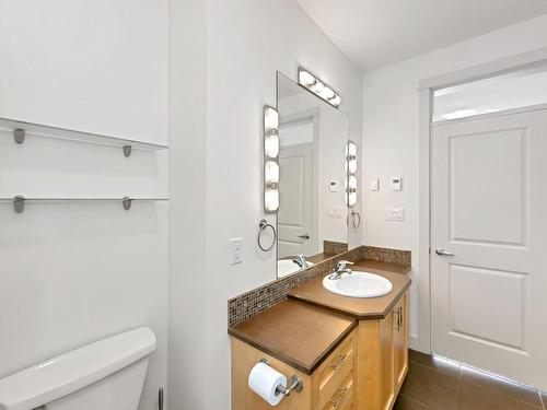 402-3226 Jacklin Rd, Langford, BC - Indoor Photo Showing Bathroom