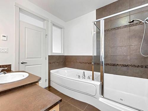 402-3226 Jacklin Rd, Langford, BC - Indoor Photo Showing Bathroom