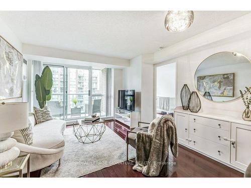 913-11 Michael Power Pl, Toronto, ON - Indoor Photo Showing Living Room