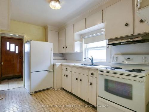 28 Harlton Cres, Toronto, ON - Indoor Photo Showing Kitchen With Double Sink