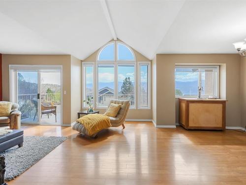 3350 Sundance Drive, West Kelowna, BC - Indoor Photo Showing Living Room